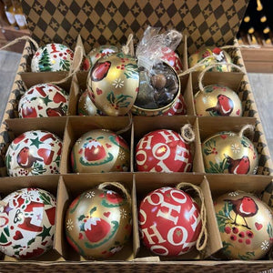 Boîte Métallique Boules de Noël HO HO HO - Chocolats François Doucet (coloris aléatoires)